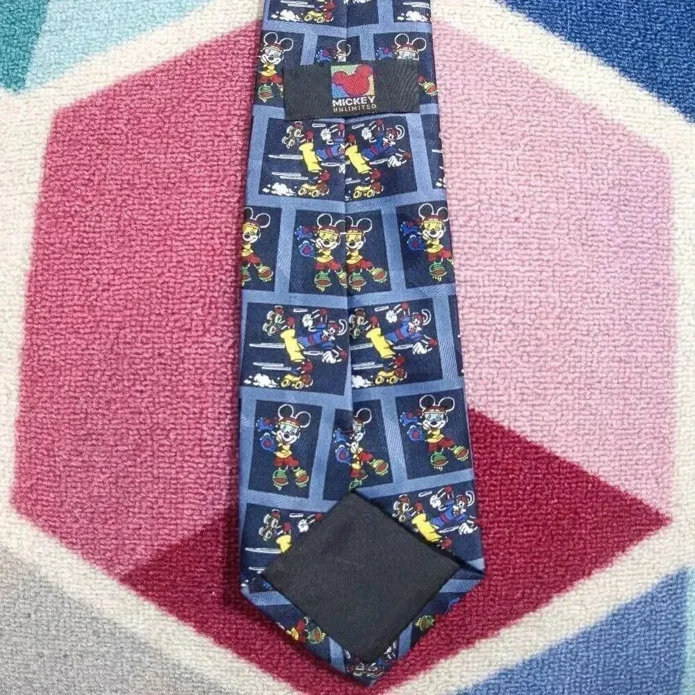 Disney Mickey Mouse‎ and Goofy Skater Tie